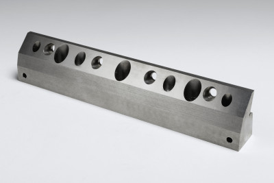 Houder voor vaste messen geschikt voor Coperion machines – nauwkeurig vervaardigde industriële messen voor compounding en extrusie.